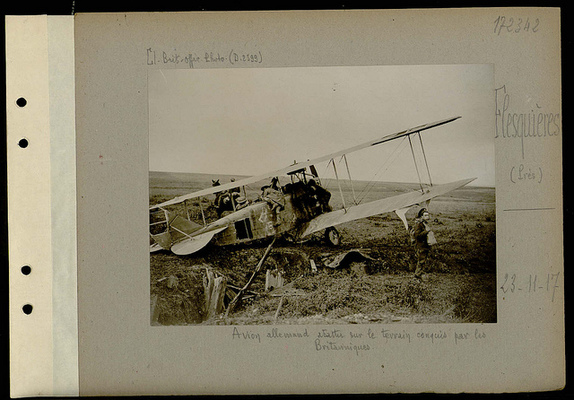 Près de Flesquières (59). Avion allemand abattu 