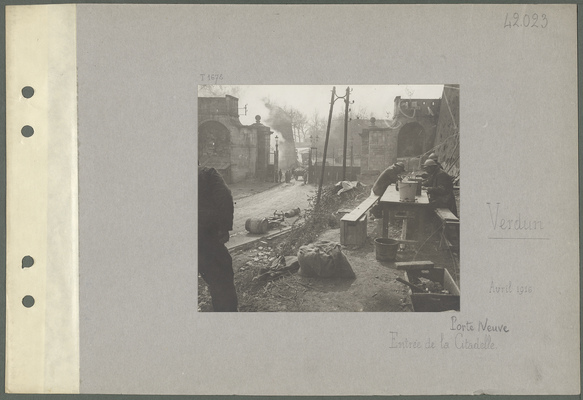 Verdun, avril 1916. Porte neuve, entrée de la citadelle